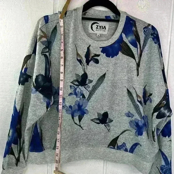 Zyia Active Gray and Blue Women's Cropped Floral Sweater/Sweatshirt Size Medium - Picture 6 of 7